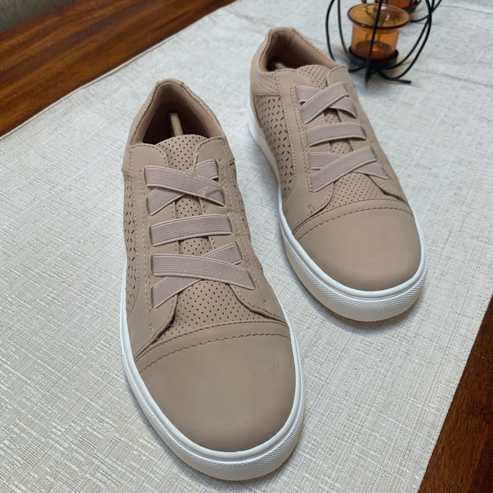 DV by Dolce Vita Beige Sneakers